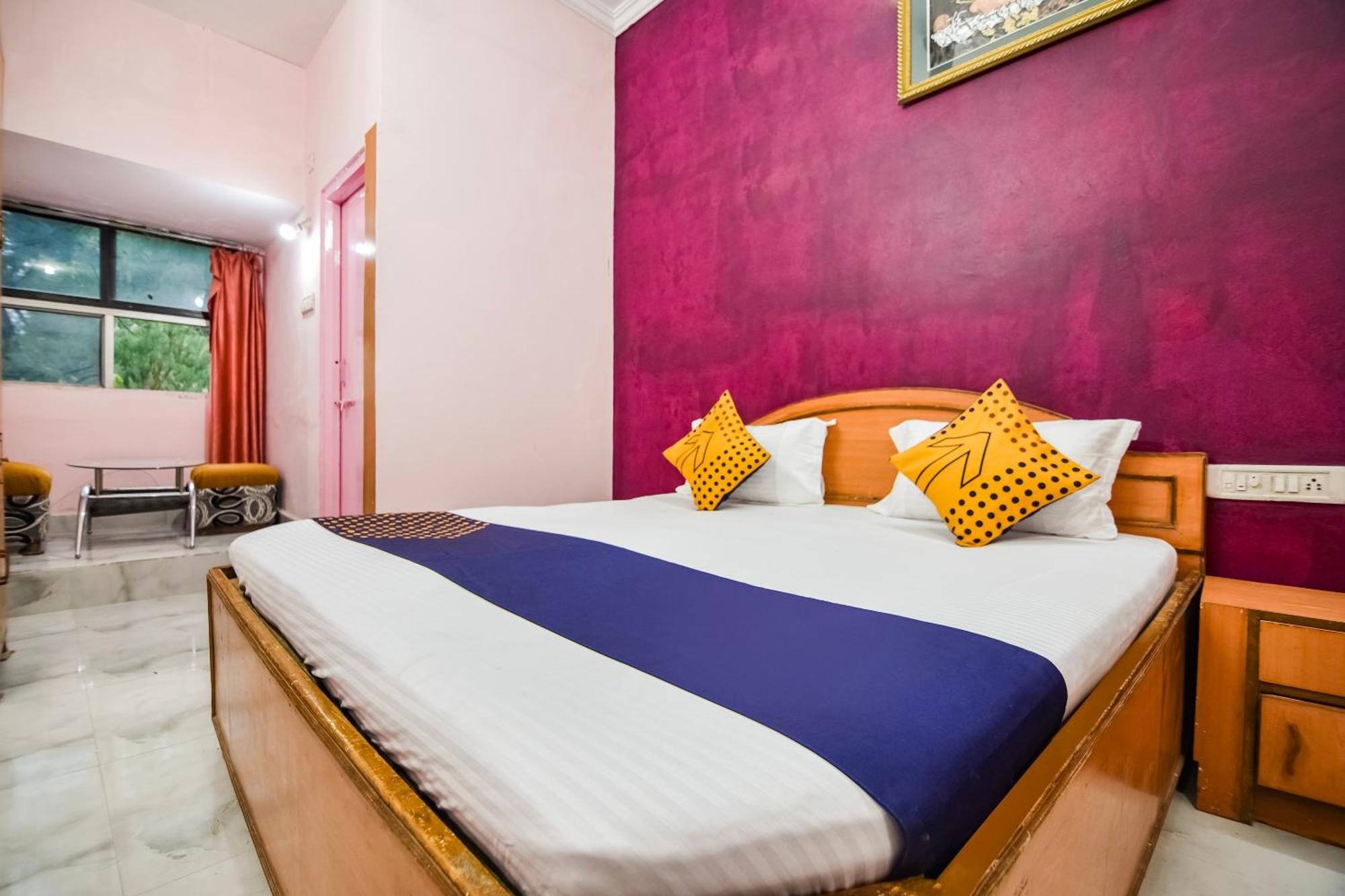 Spot On Hotel Midtown Gondia Eksteriør billede