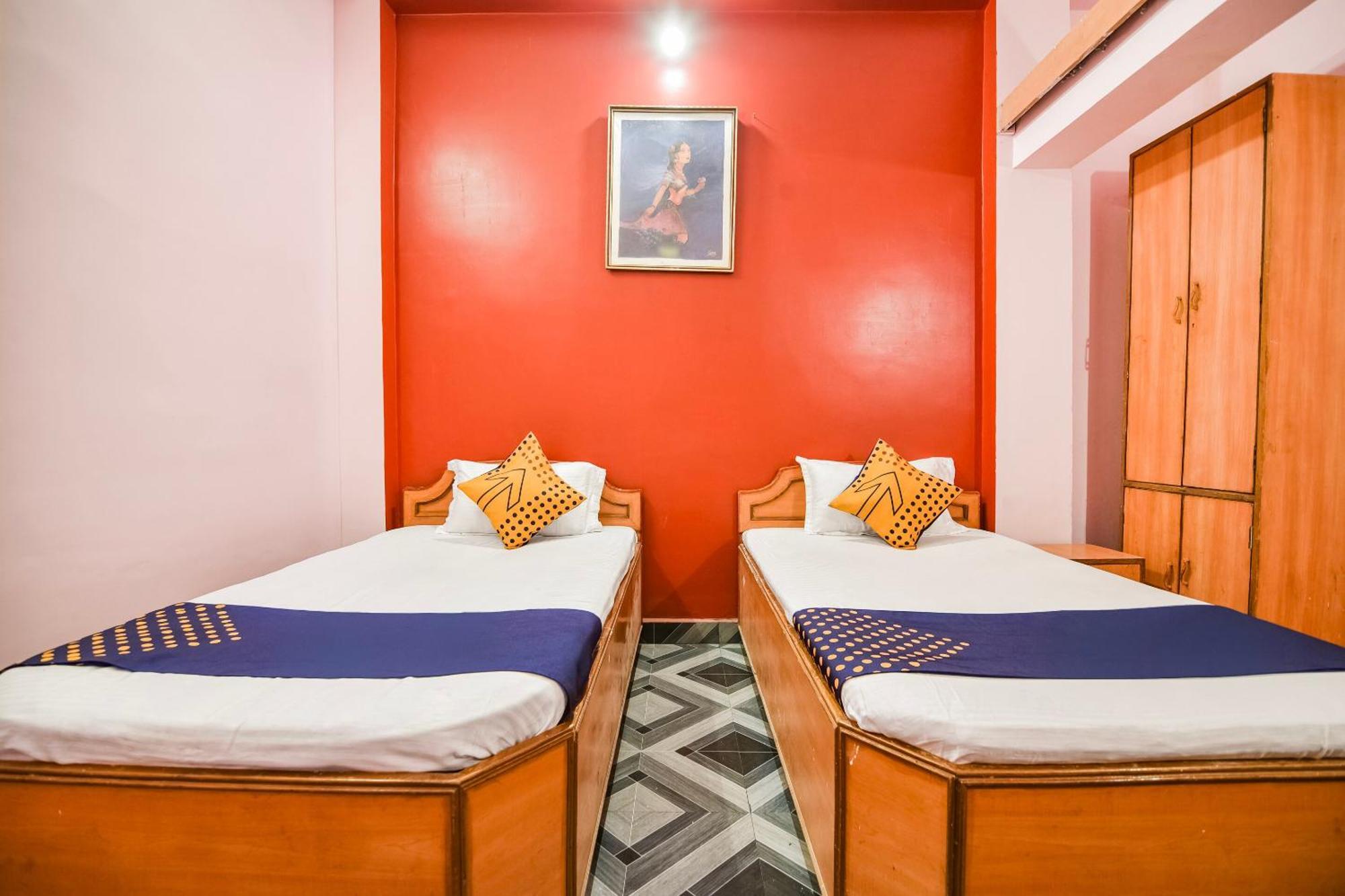 Spot On Hotel Midtown Gondia Eksteriør billede