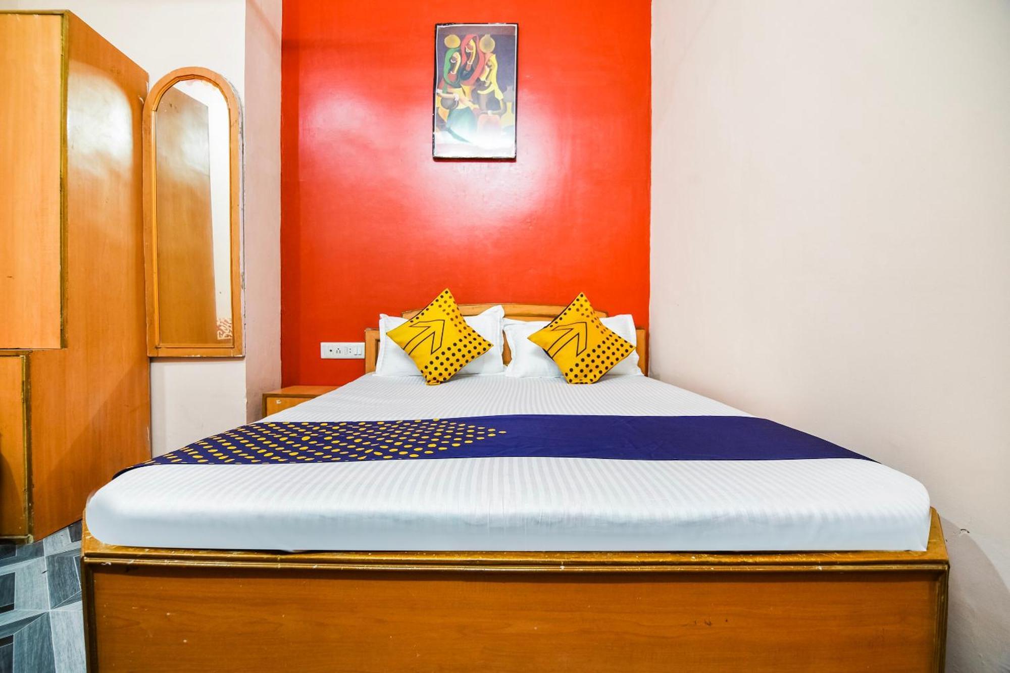 Spot On Hotel Midtown Gondia Eksteriør billede