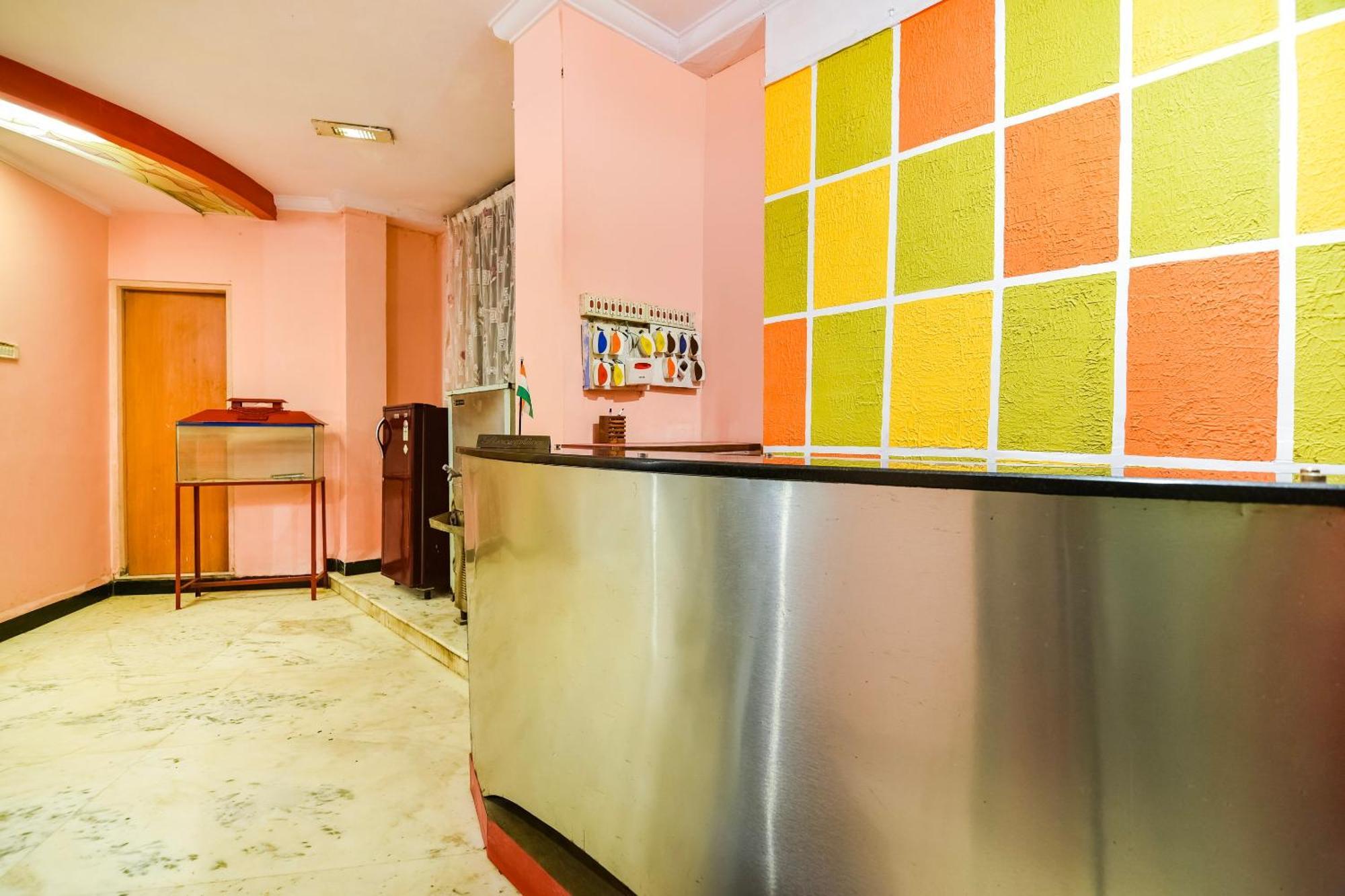 Spot On Hotel Midtown Gondia Eksteriør billede